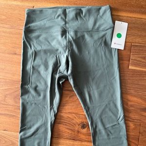 Lululemon green Wunder Train size 16 New!